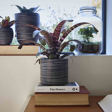 قوار زهور صغير كوبي يوربي  - أسود  10 * 10 سم