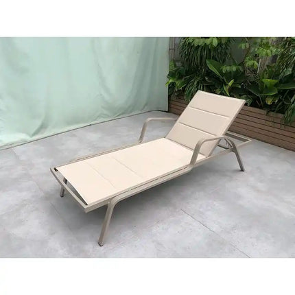 سرير شمسي معدني