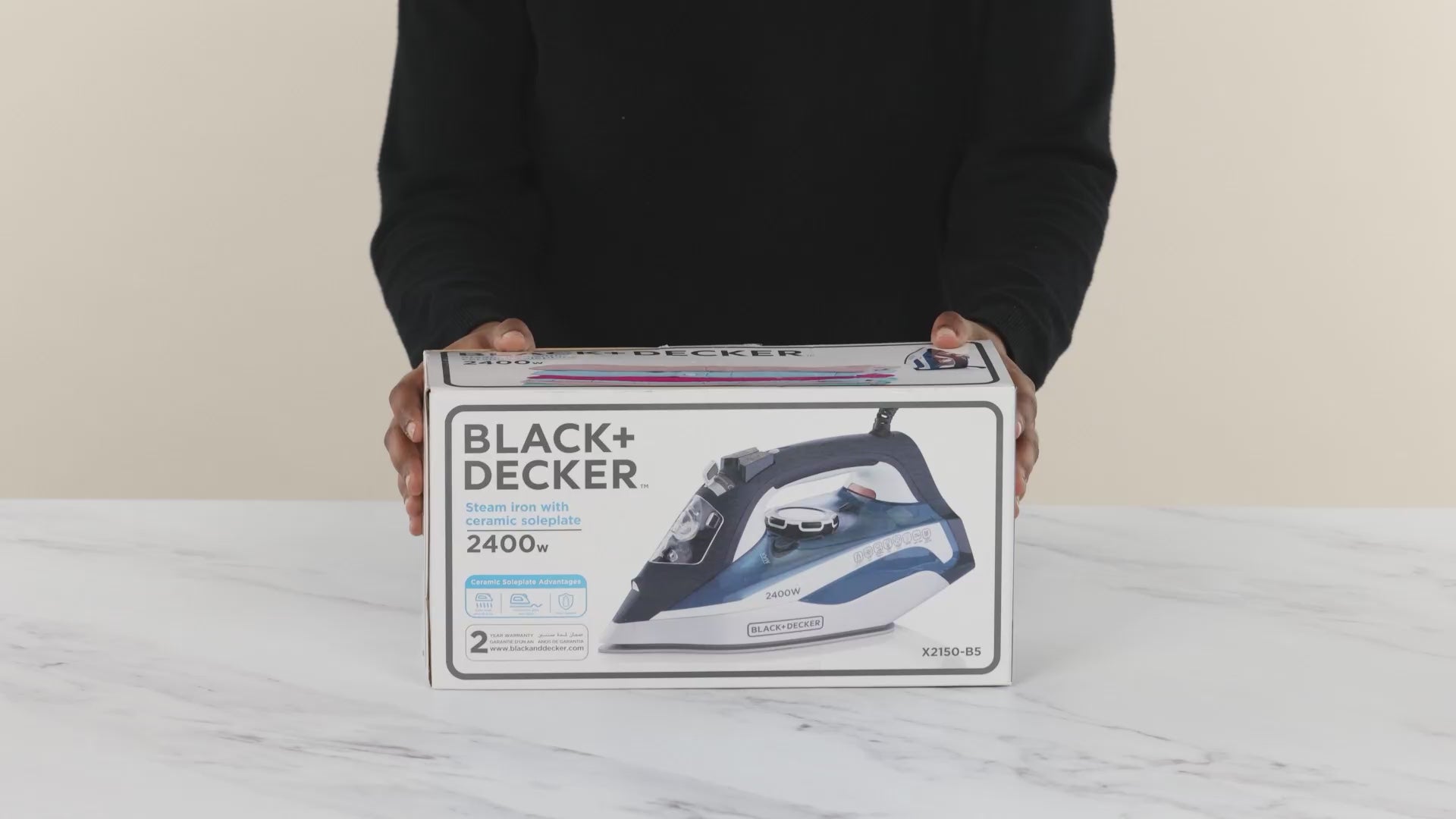 Black & Decker 2400 Watt steam iron with ceramic soleplate 