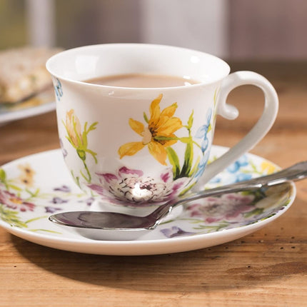 كوب شاي وصحن حديقة إنجليزي من كاتي أليس