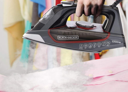 Black &amp; Decker steam iron 2200 watts, ceramic soleplate with self-cleaning feature 