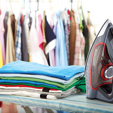 مكواة بخار بلاك أند ديكر 2200 واط قاعدة سيراميك مع خاصية التنظيف الذاتي