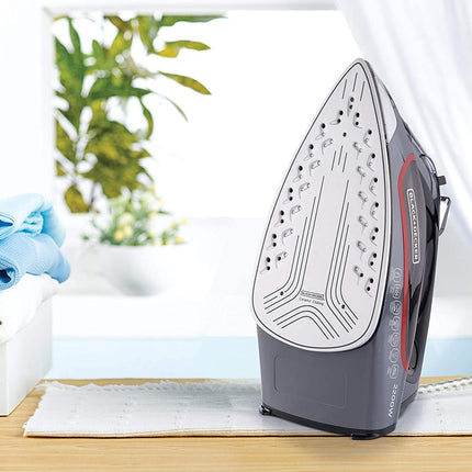 مكواة بخار بلاك أند ديكر 2200 واط قاعدة سيراميك مع خاصية التنظيف الذاتي