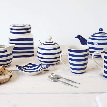 LONDON POTTERY JY18LT02 OUT OF THE BLUE GLOBE TEAPOT WITH STRAINER, STONEWARE, NAVY BLUE STRIPE DESIGN, 4 CUP (900 ML)