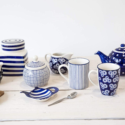 LONDON POTTERY OUT OF THE BLUE MILK JUG AND SUGAR BOWL SET WITH CIRCLES DESIGN, STONEWARE, WHITE / BLUE, 2 PIECES