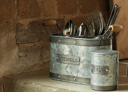 KitchenCraft Industrial Kitchen Galvanised Steel Vintage-Style Salt Shaker, 9 x 7 x 10 cm (3.5" x 3" x 4")