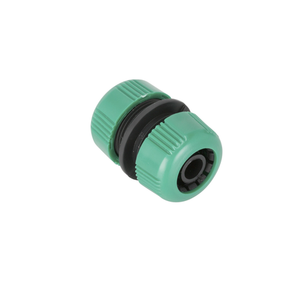 Connector between two hoses