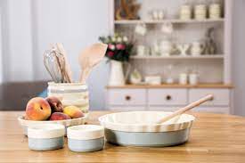 Classic Collection Large Round Fluted Pie Dish